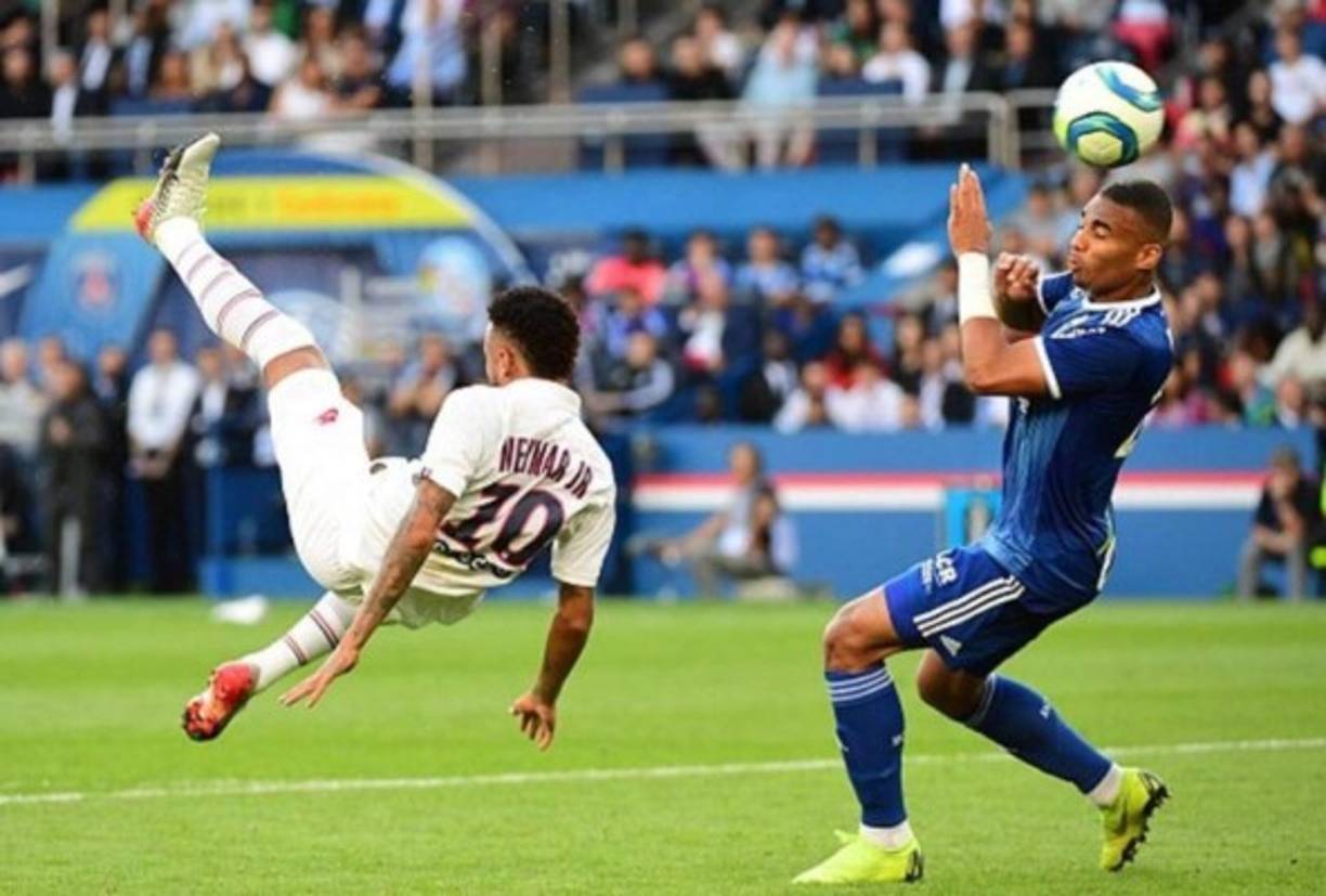 Neymar le dio el triunfo al PSG con esta obra de arte. El brasileño se despachó esta espectacular chilena, su primer gol de esta manera en su carrera.