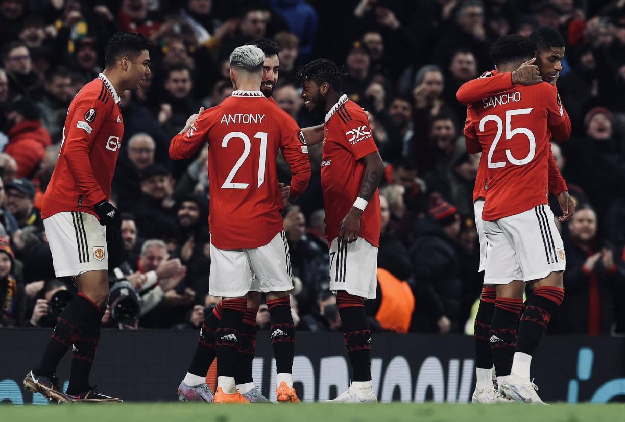 Jugadores del Manchester United celebrando el gol de Fred contra el FC Barcelona.
