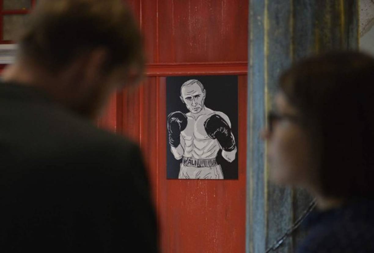 Hulk, Batman, Che Guevara, Don Quijote o Dalí: son sólo algunos personajes, todos con la cara del presidente ruso, Vladímir Putin, que reúne en Moscú una exposición gráfica en homenaje del jefe del Kremlin, que hoy cumple 63 años.