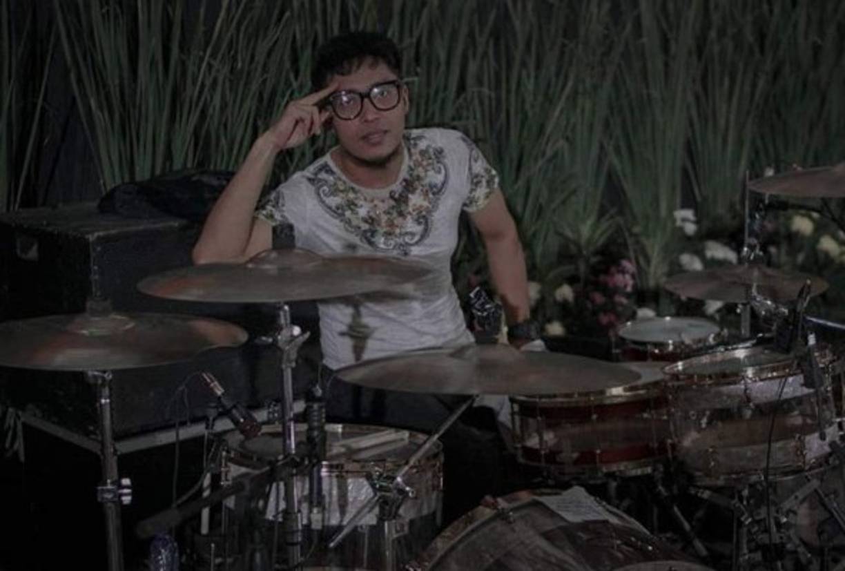 La muerte del baterista de Seventeen, Windu Andi Darmawan, fue confirmada días después de tsunami. El escenario de la banda estaba cerca de la playa, por lo que el impacto llegó con más fuerza.