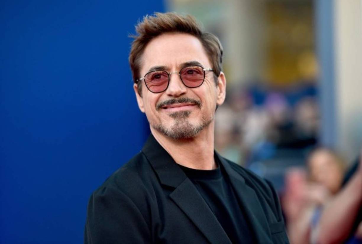 Robert Downey Jr.<br/>“Es como tener un arma cargada en la boca, y el dedo en el gatillo, sabes que se puede disparar en cualquier momento, pero te gusta el sabor a metal del arma”, dijo el protagonista de ‘Iron man’ sobre su adicción a las drogas, ante un juez, en 1999. Su declaración se dio en una audiencia judicial después de 3 años bajo libertad condicional por conducir a altas velocidades por las calles de Los Ángeles y por posesión de armas y drogas como marihuana, cocaína, heroína y crack. <br/>