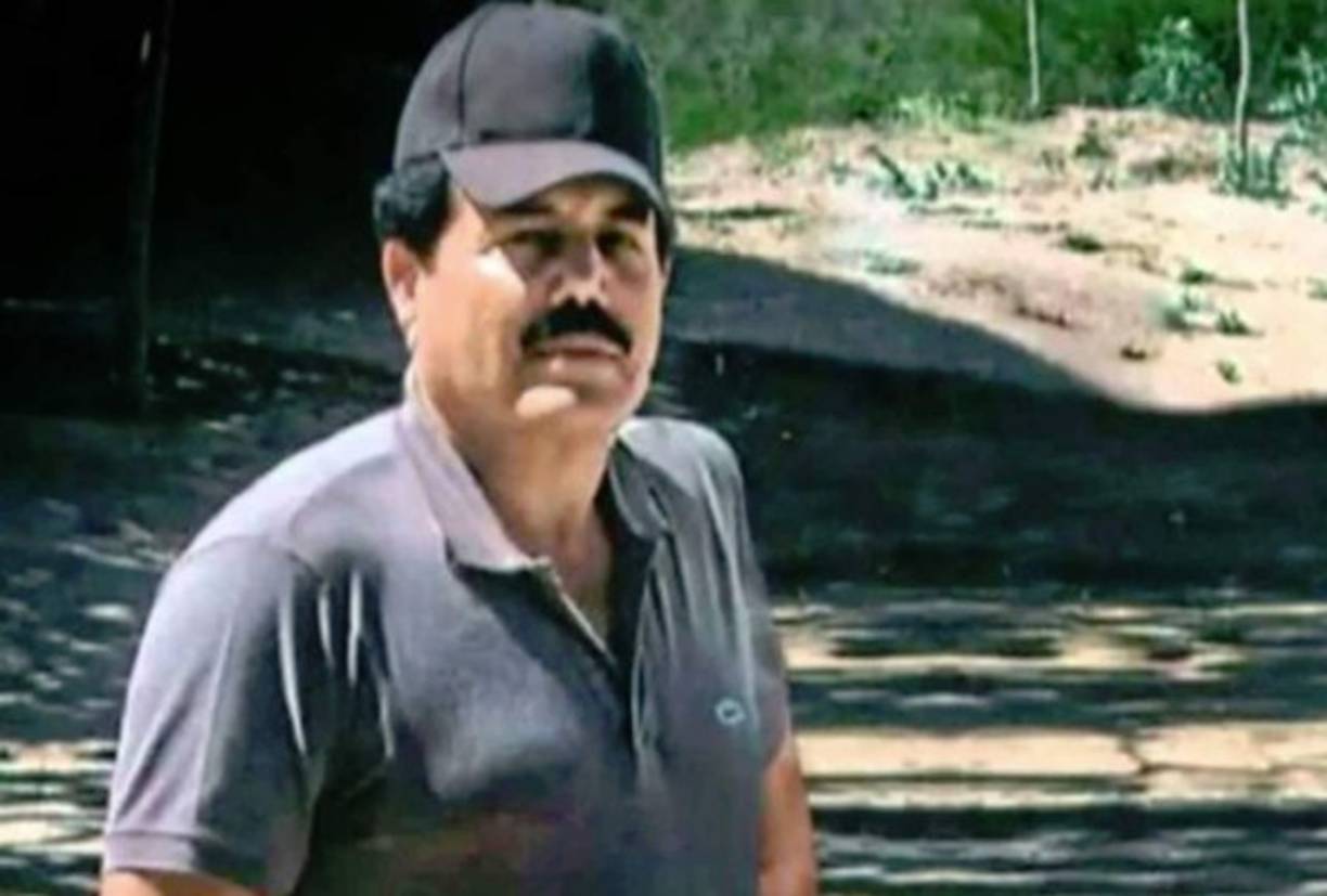 Ismael 'Mayo' Zambada, socio fundador junto con Guzmán del cartel de Sinaloa y actual líder de la organización criminal más poderosa del mundo.<br/><br/>El sucesor del Chapo permanece atrincherado entre las montañas de Sinaloa, rodeado de una férrea seguridad y renuente a salir de la zona pese su estado de salud, mellado por la diabetes y sus más de 70 años. Es el siguiente en la lista de EEUU.