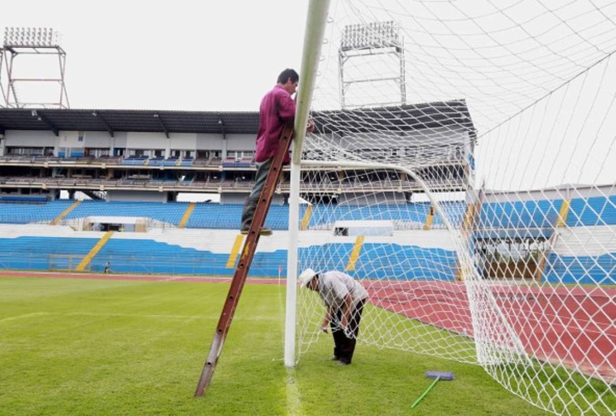 Además, Inmude tiene a la orilla de la cancha toldos con los que protege la grama debido a las lluvias que han predominado los últimos días en la ciudad.