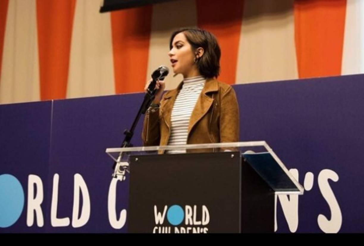 Isabela Moner emerge con luz propia.