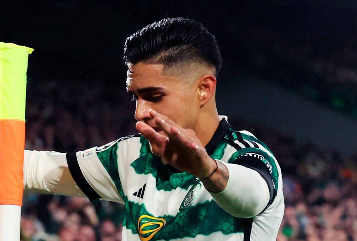 Momento del baile punta de Luis Palma tras golear al Atlético de Madrid en la Champions.