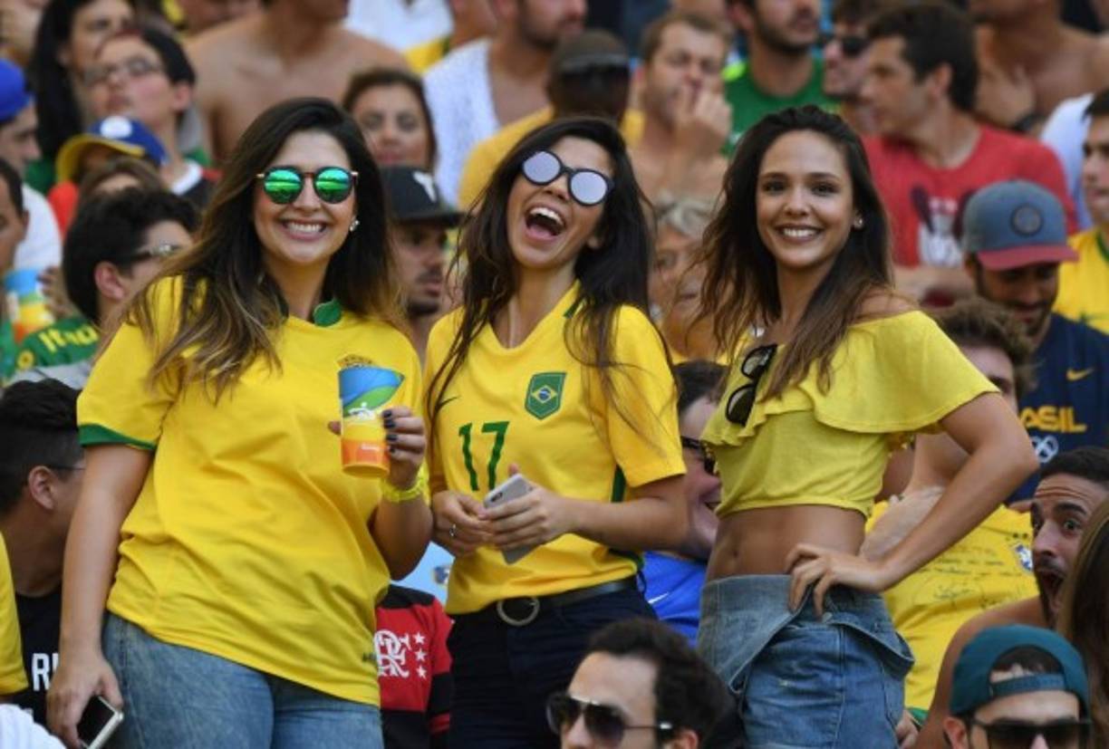 Bellas aficionadas de Brasil disfrutaron mucho el encuentro.