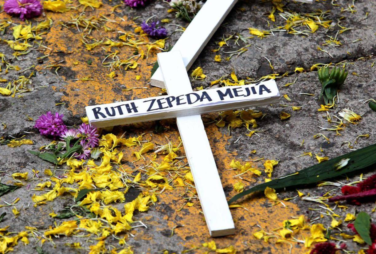 Las mujeres merecen “vivir sin miedo a que nos maten, a que nos violen, a que ejerzan violencia política contra nosotras, a sentirnos seguras en nuestras casas y transitar tranquilas por sitios públicos”, señaló la Plataforma 25 de Noviembre, que aglutina a una veintena de organizaciones feministas.