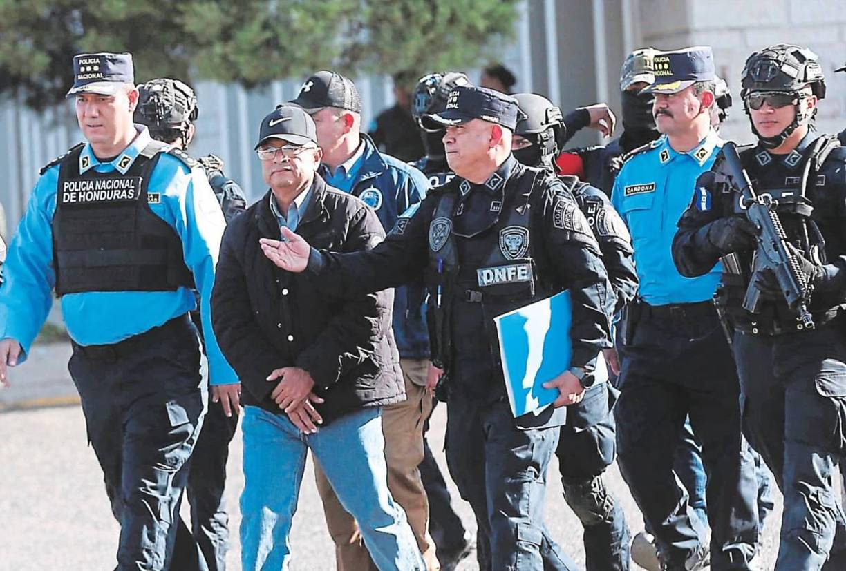 El testimonio también incluyó acusaciones graves sobre el uso de <b>vehículos oficiales</b> del Congreso Nacional para facilitar actividades ilícitas. 