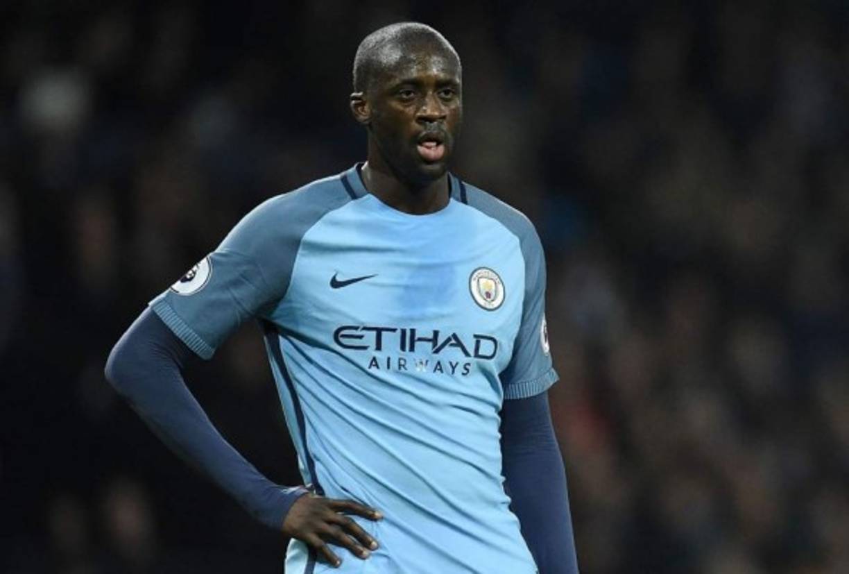 La situación de Yaya Touré en el Manchester City es especialmente delicada. Ha bajado su nivel por las pocas oportunidades que tiene de jugar, su precio no ha hecho más que devaluarse y finaliza contrato el 30 de junio próximo, por lo que se marcharía como agente libre. Los aficionados del City si quieren que el jugador siga, tal y como recoge Yahoo! Sports, aunque la opinión del club inglés es diferente, sobre todo en vistas de la edad del jugador, cumplirá 35 años. En las últimas semanas se ha hablado de un fuerte interés en China por hacerse con sus servicios, aunque por el momento no es más que un acercamiento.