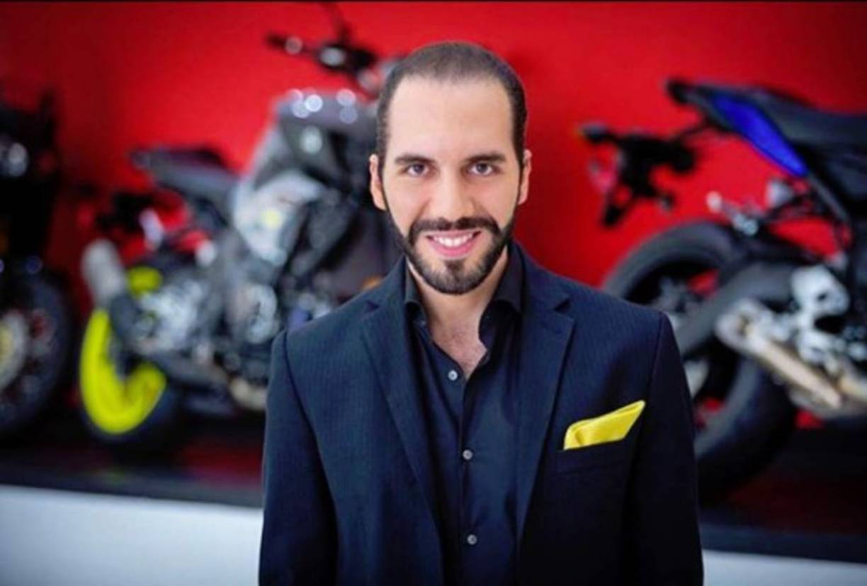 Estudió derecho en la jesuita Universidad Centroamericana (UCA) de San Salvador, aunque sus oponentes le cuestionan que no logró graduarse por dedicarse desde los 18 años a trabajar en una empresa de su padre.