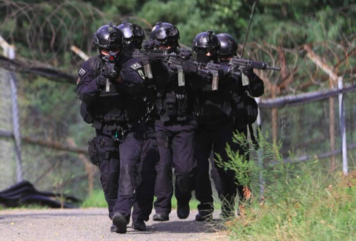 En la capital, Seúl, comandos de las fuerzas de seguridad realizaron maniobras tras la sexta prueba nuclear de Corea del Norte.