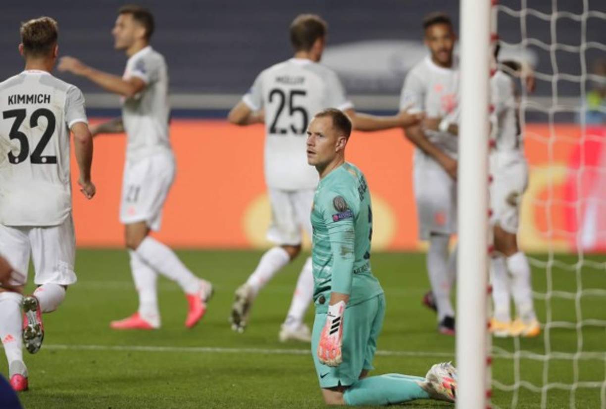 Ter Stegen quedó de rodillas luego de los goles del Bayern Múnich.