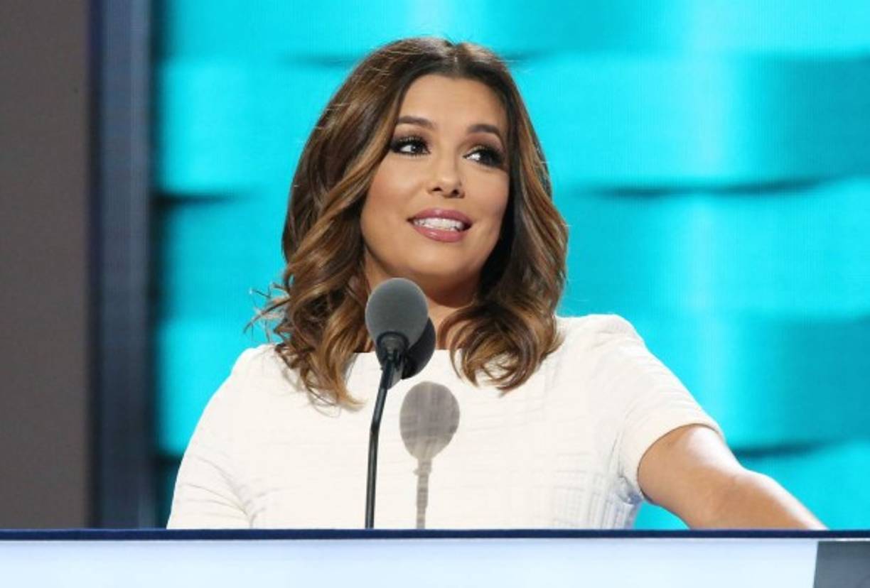 Eva rechazó el discurso de Donald Trump y recordó que nueve generaciones atrás su familia no cruzó la frontera “la frontera nos cruzó a nosotros”.