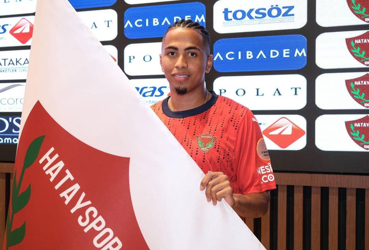 El futbolista hondureño Rigoberto Rivas llegó para la presente temporada al Hatayspor de la Superliga de Turquía. El catracho emprendió una nueva aventura y le dijo adiós a Italia, país de donde es originaria su novia.