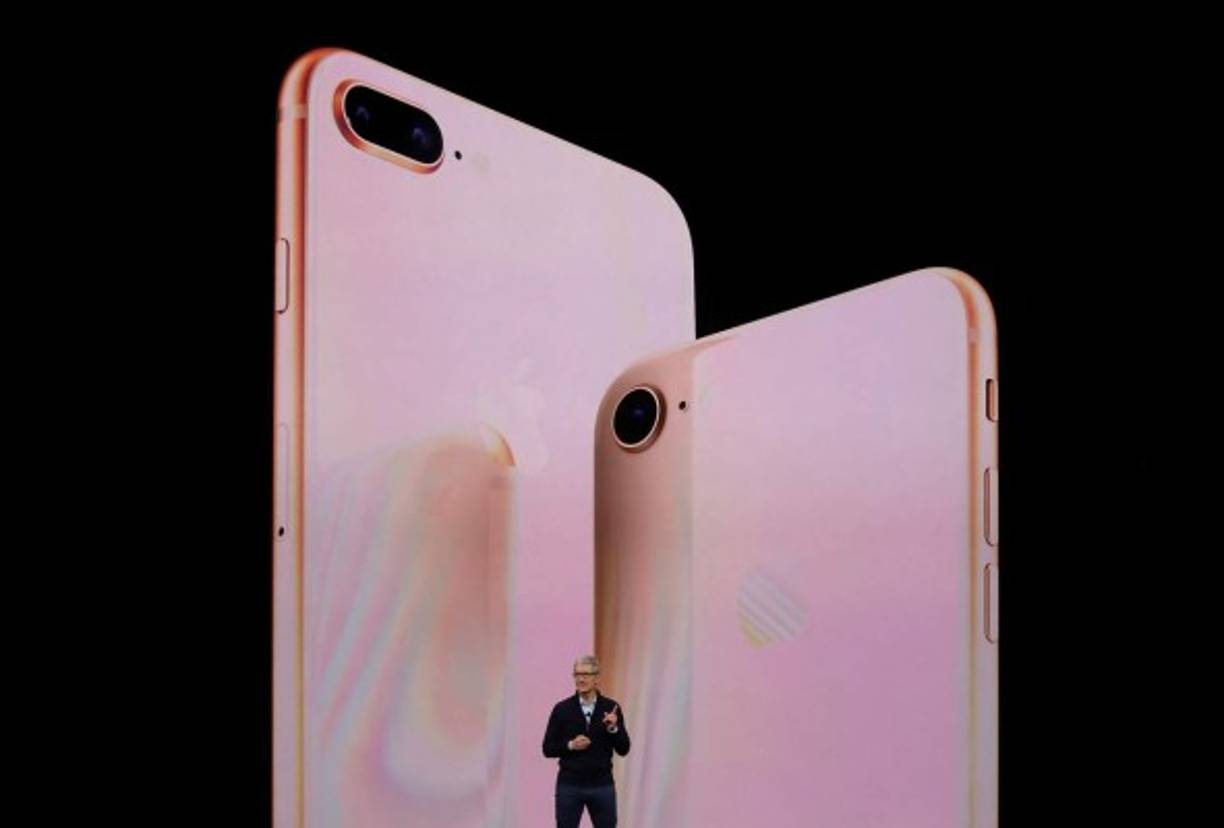 La pantalla del iPhone X contará además con tecnología OLED.