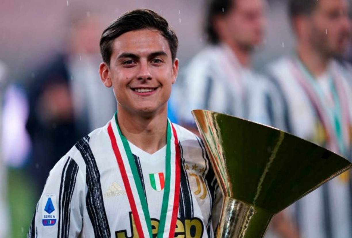 Todo hace indicar que Paulo Dybala seguirá en la Juventus a cambio de un contrato galáctico. El '10' del equipo de Turín será el mejor pago, solo siendo superado por Cristiano Ronaldo. Según informó Tuttosport, los agentes del futbolista y los directivos de la Juve está detallando puntos del vínculo para oficializarlo lo antes posible.<br/><br/>Dybala pretende cobrar un contrato de 10.000.000 de euros libres de impuestos, una suma que podría incrementarse con ingresos publicitarios y bonus deportivos, como premios individuales, cantidad de goles y títulos con el club. El acuerdo entre el argentino y el club sería hasta 2025, momento en el que Dybala tendrá 31 años.