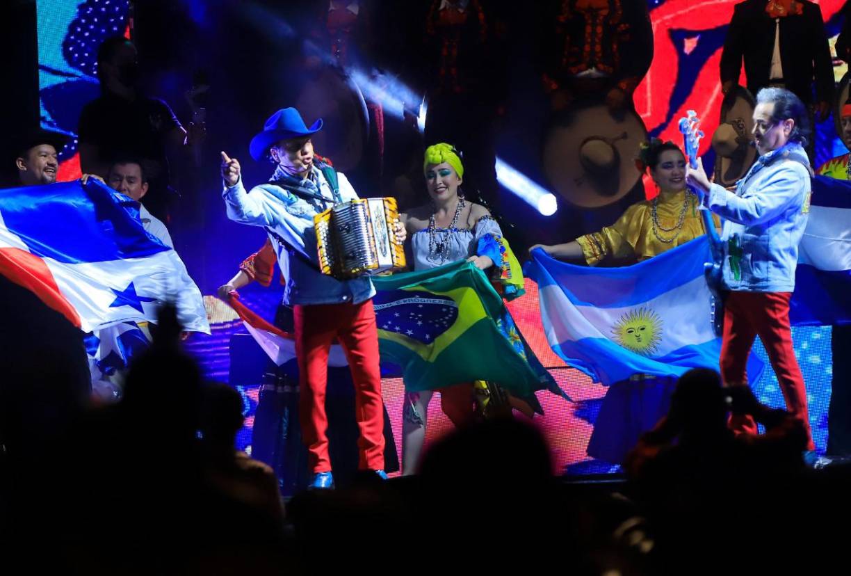 Seguidamente, interpretaron otro de sus clásicos: “Mi buena suerte”. 