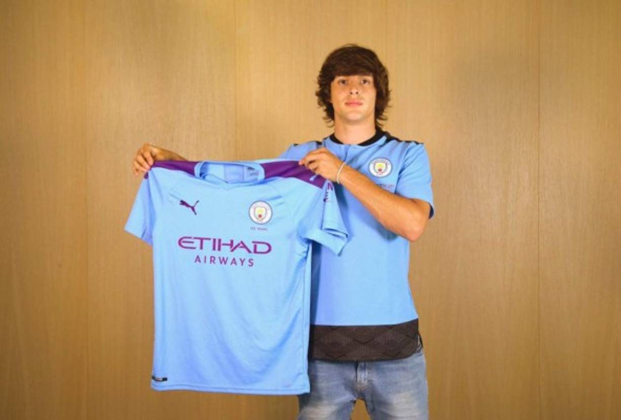 La Juventus de Turín hizo oficial el trueque con el Manchester City para el traspaso del delantero español Pablo Moreno por 10 millones de euros.<br/><br/>El joven atacante se había criado en la cantera del Barcelona, lugar que dejó en el verano de 2018.