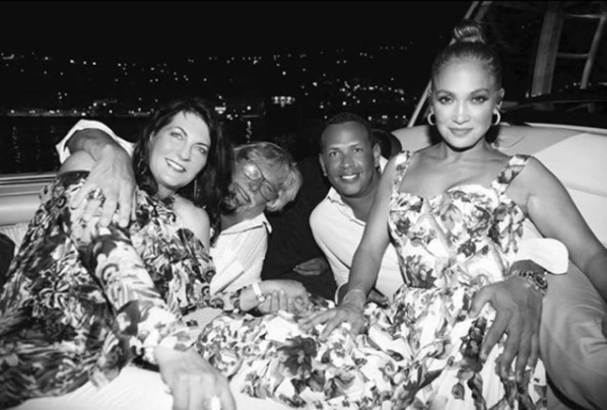 La pareja ha compartido varias imágenes en sus redes sociales presumiendo su amor y que están en uno de sus mejores momentos.