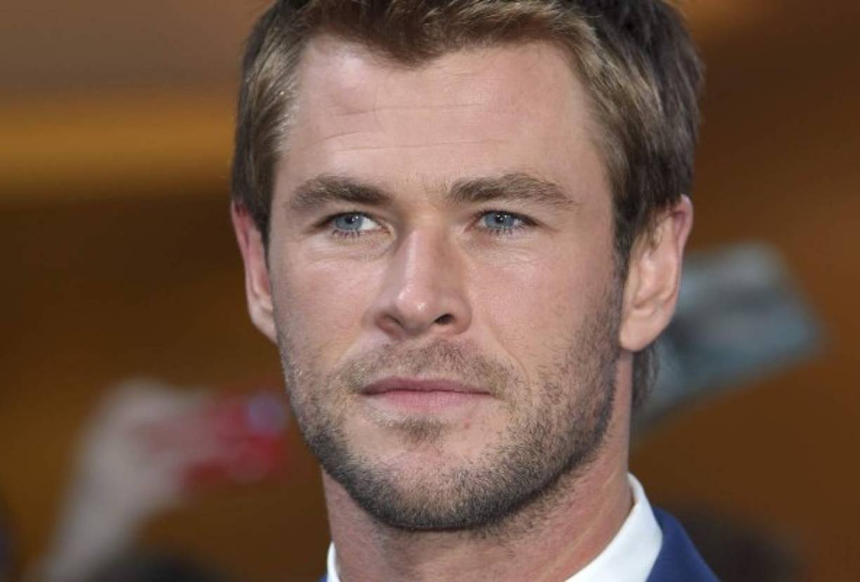 Los musculosos 32 años de Chris Hemsworth.