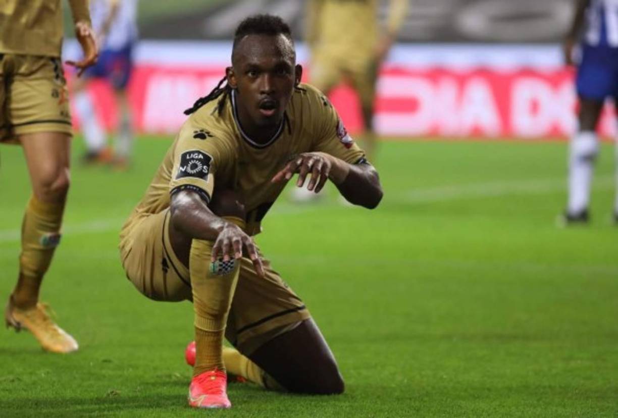 El futuro de Alberth Elis se estará concretando durante esta semana luego de que la FIFA levantó la prohibición de inscripción de futbolistas impuesta al Boavista por deudas relacionadas con la contratación del delantero hondureño.