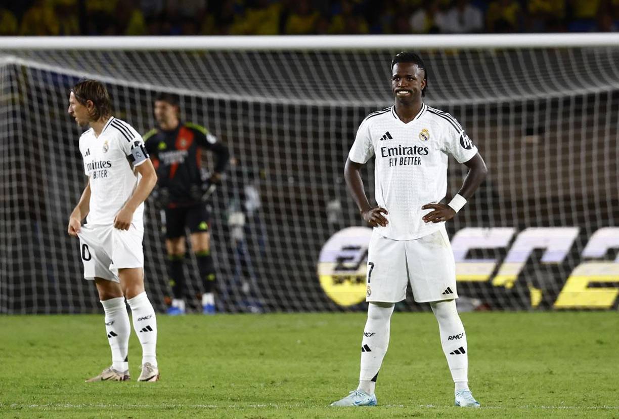 Vinicius no terminó el partido, fue sustituido por Endrick en el minuto 86.