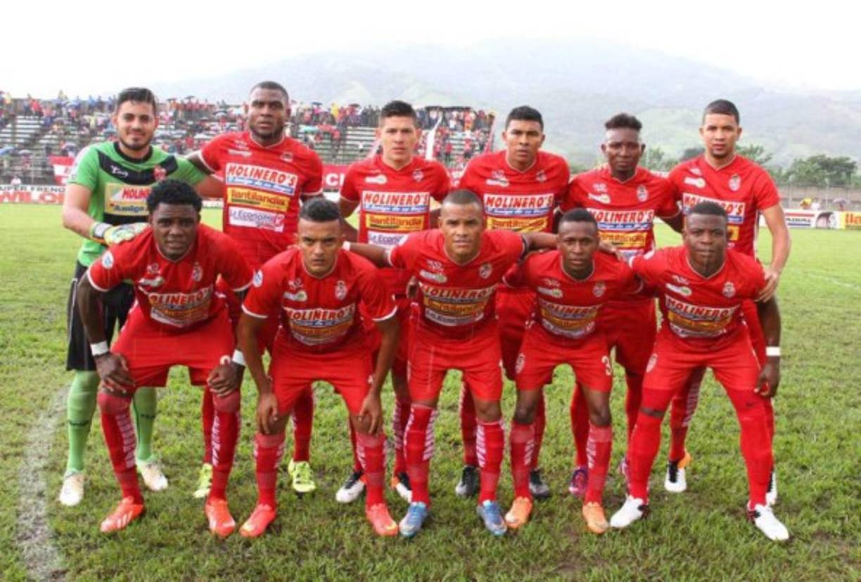 La Real Sociedad es el único equipo que juega con futbolistas hondureños, pero parece que esa ideología podría romperse ya que el club tocoeño estaría analizando fichar a cuatro extranjeros para el próximo Torneo Clausura 2017. Están buscando en Colombia, Argentina y Uruguay a jugadores en las posiciones de defensa, medio y delantera.