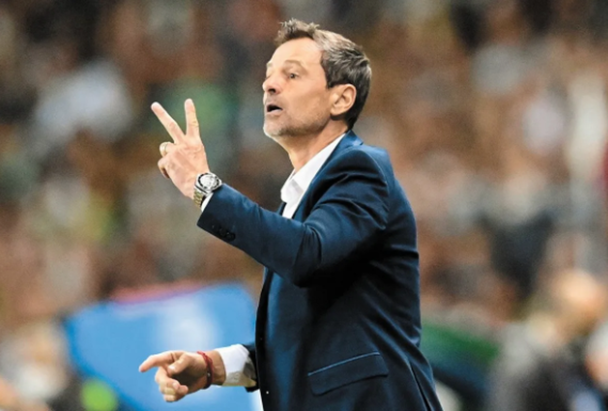 Según publicó el periódico deportivo mexicano “Diario El Récord”, la Federación Mexicana de Fútbol tendrá que pagar una gran cantidad de dinero tras separar a Cocca del banquillo del Tri. 