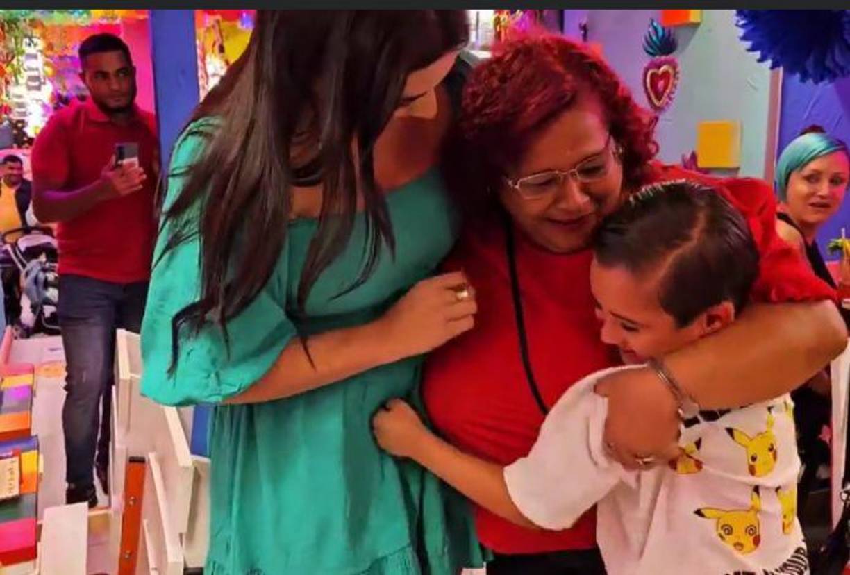 La familia se mostró muy contenta con el reencuentro. 