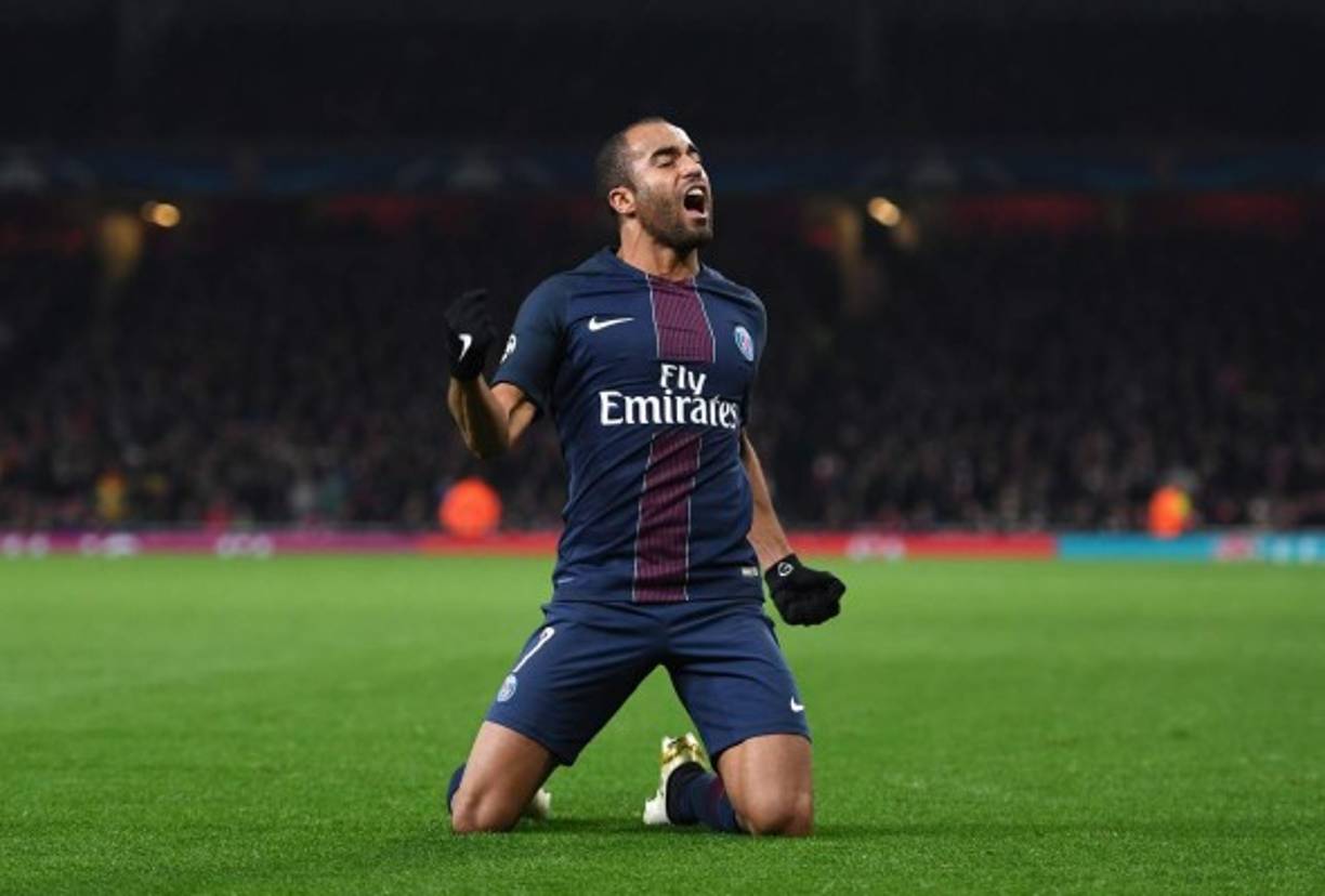 El Nápoles ha abierto la opción de fichar a Lucas Moura, el brasileño no cuenta con los minutos deseados en el PSG y tras la llegada de Neymar ha sido descartado con los minutos en el equipo galo.