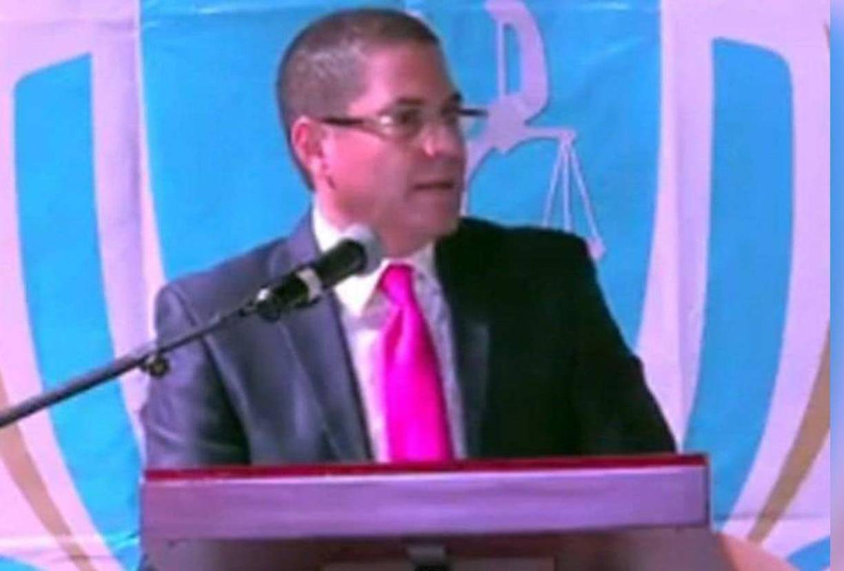 Además, destacó que Marcio Cabañas Cadillo es el mejor candidato a ser Fiscal General por su trayectoria dentro de la entidad persecutora del delito, pero jamás será electo, según Ponce, porque este no tiene "padrino político". Él podría cambiar el Ministerio Público porque conoce desde adentro”, aseguró. 