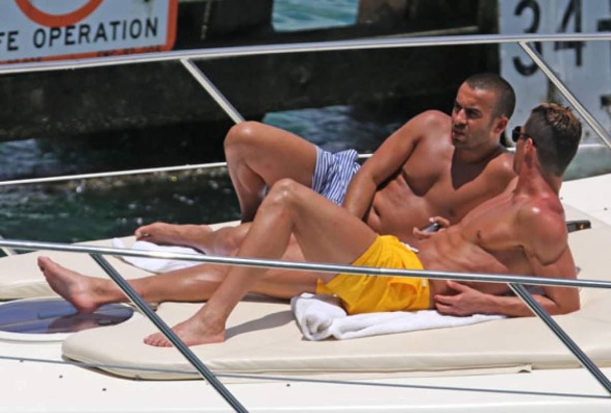 CR7 con uno de sus amigos disfrutando de Ibiza.