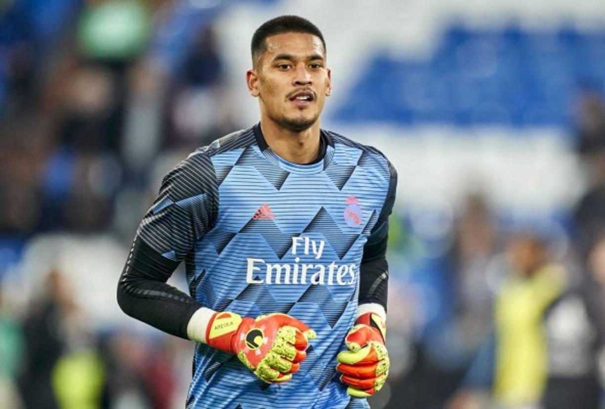 El Real Madrid ha hecho oficial su primera baja para la próxima temporada. El club blanco ha despedido a través de un comunicado a Alphonse Areola una vez que su cesión por un año ha concluido. El guardameta francés volverá a su ciudad natal, París, donde se reencontrará con sus compañeros en el PSG, aunque no se espera que alargue demasiado su estancia, sabedor que Keylor Navas es el titular. El parisino buscará por tanto un nuevo destino.