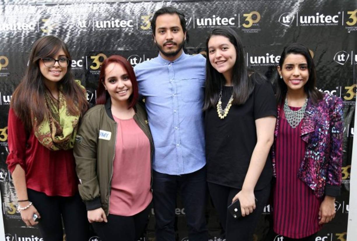 Grecia Muñoz, Ruth Salem, César Oliva, Karelia Rivera y Dilian Lara.