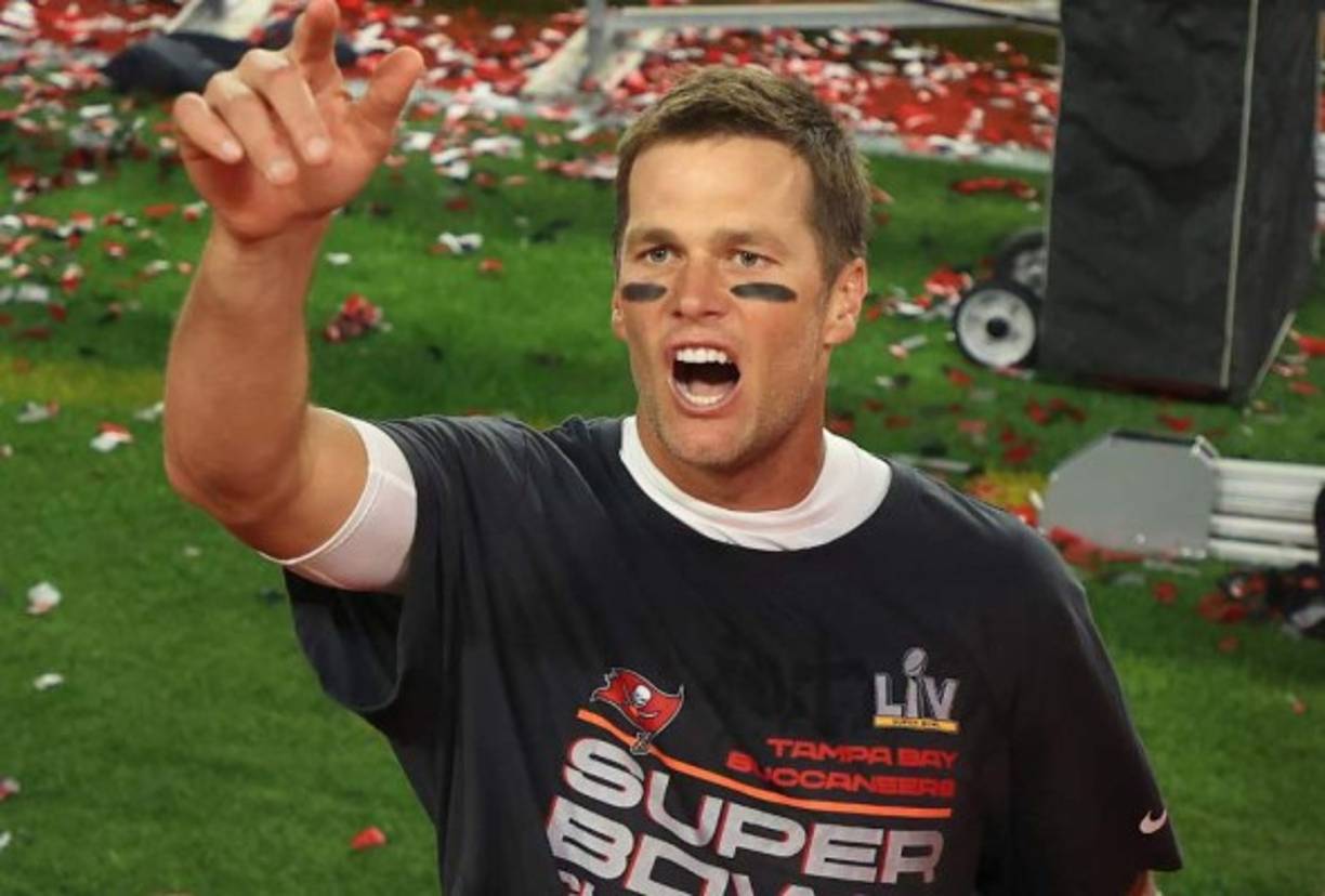 A sus 43 años, Brady se convirtió en el jugador de football americano más veterano en alzar un Super Bowl y batió a quien se considera su sucesor, Patrick Mahomes, que aspiraba a sumar su segundo Super Bowl consecutivo con Kansas City.<br/><br/>