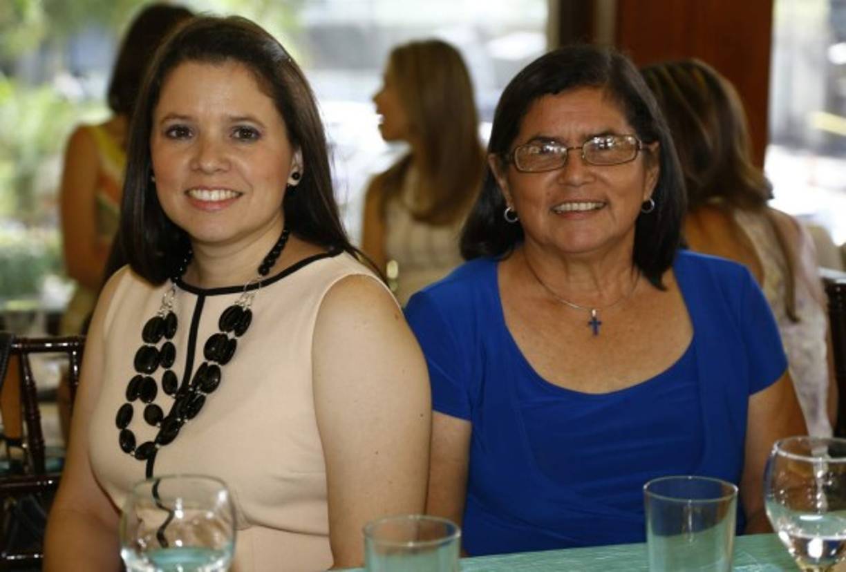 Elisa Kattán y Silvia Joya.