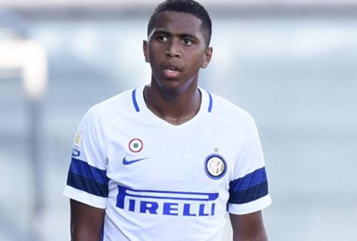 El volante hondureño Rigoberto Rivas se quedó finalmente en el Inter de Milán con la ilusión de luchar por un puesto en la plantilla que dirigirá Luciano Spalletti.