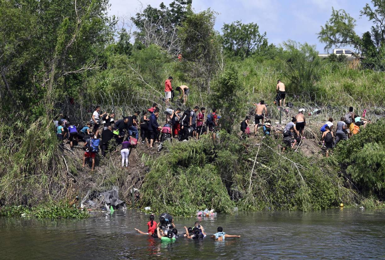Esto ocurre ante la incertidumbre que ha traído la entrada en vigor del Título 8, que implica “expulsiones rápidas y masivas de los ciudadanos migrantes que incumplan la normativa estadounidense” de ingreso a ese país.
