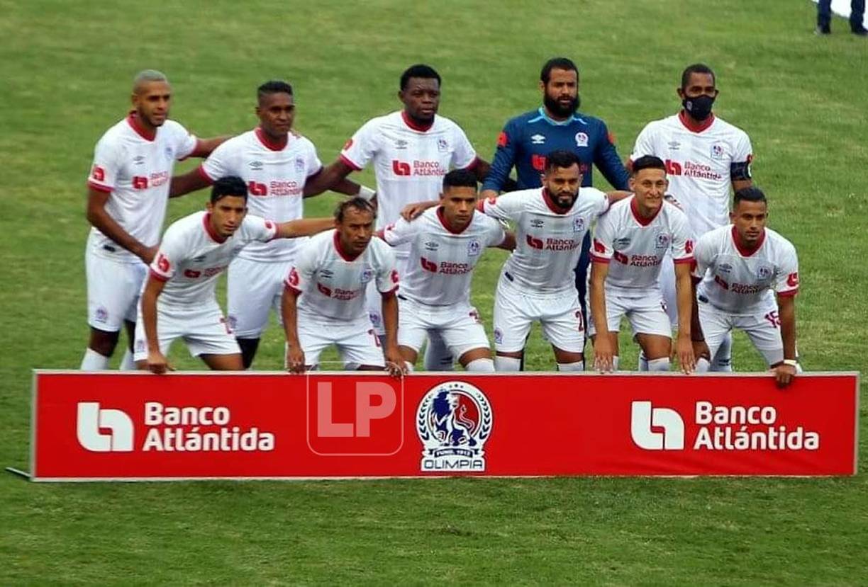 El 11 titular del Olimpia posando previo al inicio del partido contra Real España.