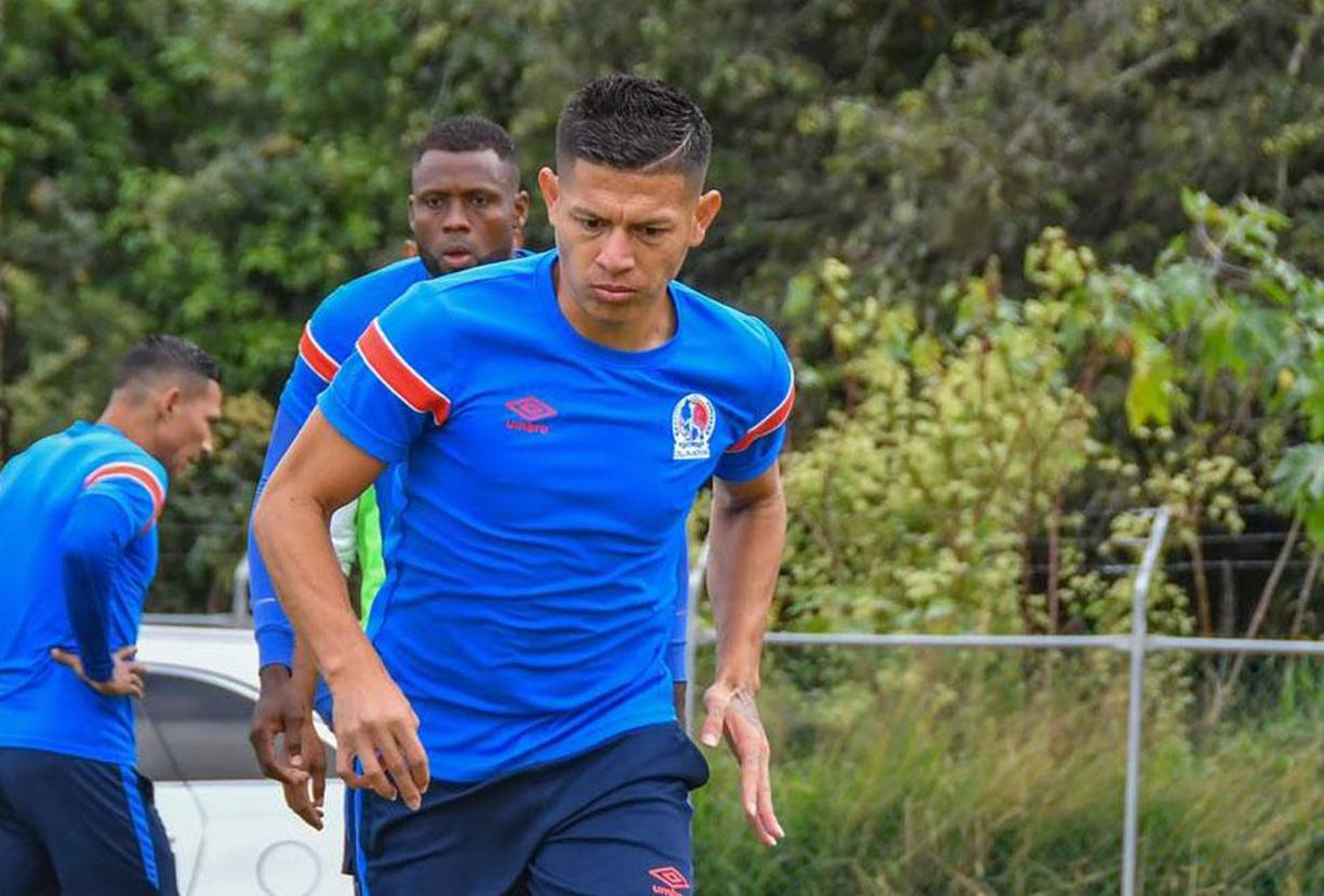 Jonathan Paz: Se ha consolidado en el 11 titular del Olimpia y estará de inicio en la zaga central.