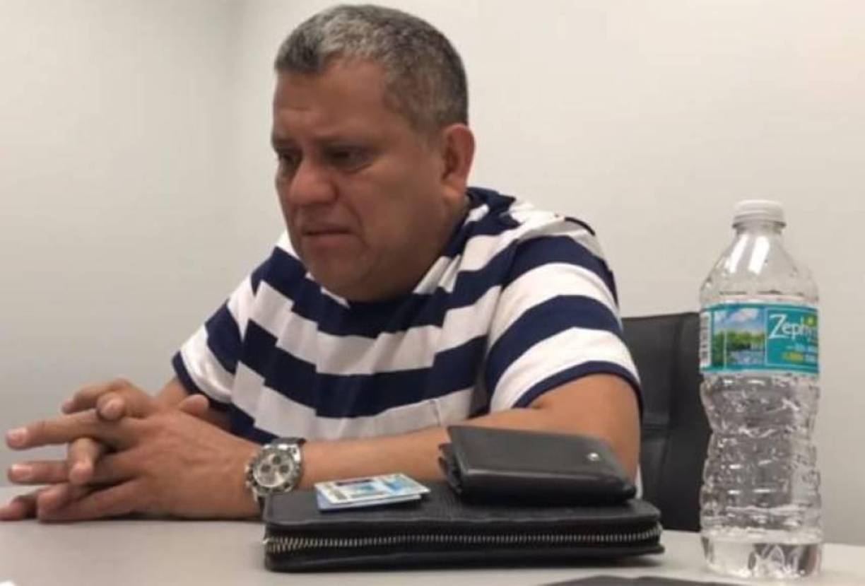 El fallo destacó que el acusado ha demostrado capacidad para manejar y presentar su caso, pero dejó abierta la posibilidad de reconsiderar esta decisión en el futuro.