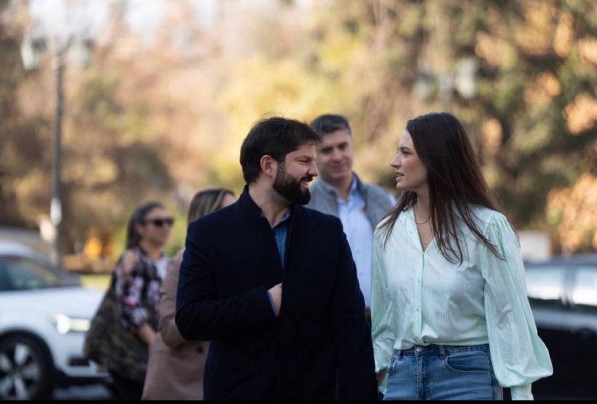 “Que nos queremos infinito y nos seguiremos queriendo. Sabemos que en estos días las especulaciones estarán a la orden del día y si bien nos hubiese gustado vivir este proceso en privado, ambos entendemos que es mejor contar nosotros esta historia y así dejar que los que gustan de inventar o proyectar en otros sus deseos inconfesos no les quede más que su propio eco”, finalizó. 