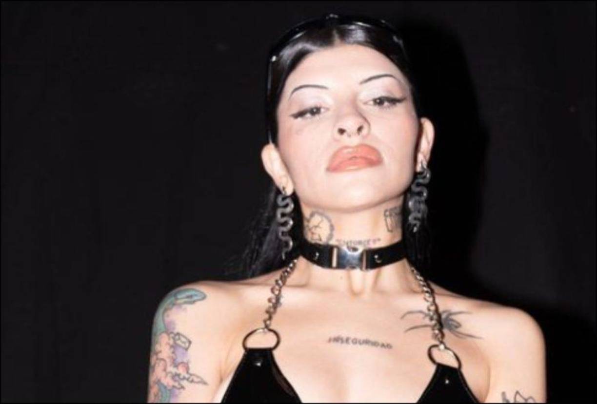 Luego de una escandalosa separación con Christian Nodal, Cazzu volvió a enfocarse en su carrera con renovada energía, regresando a los escenarios de Argentina, donde fue recibida con tremendas ovaciones.