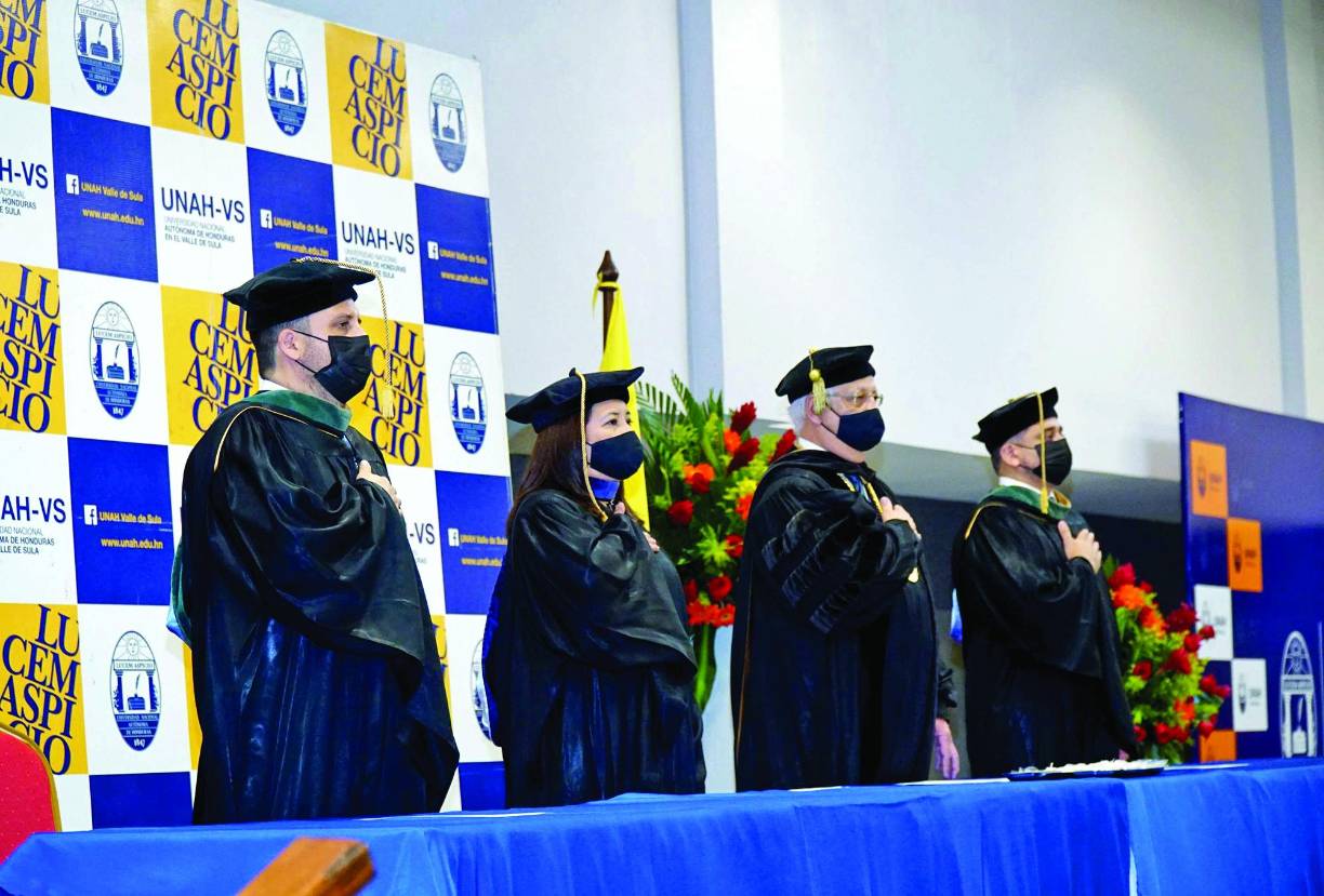Jacobo Paredes, director de Unah-vs, y Francisco Herrera, rector de la Unah, presidieron los actos.