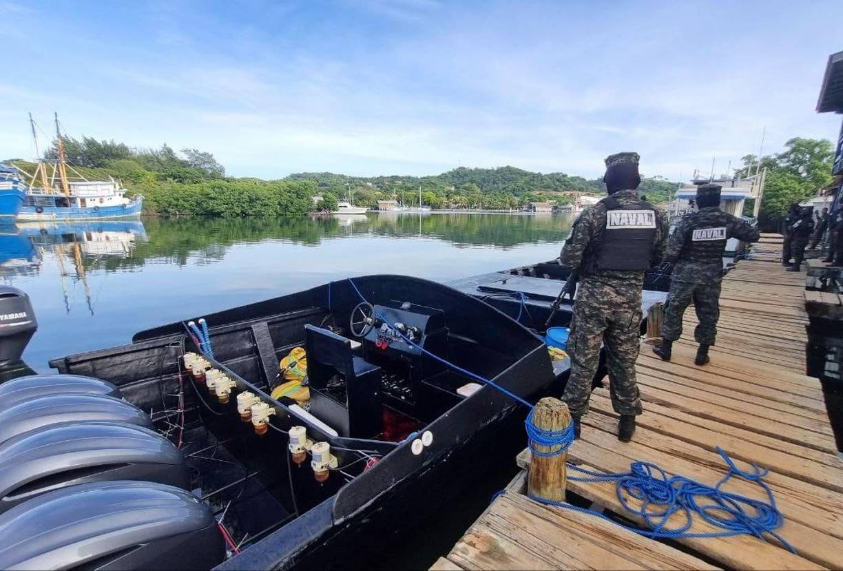 En la tripulación iban a bordo cinco individuos, que al percatarse de la presencia de las autoridades comenzaron a disparar. 