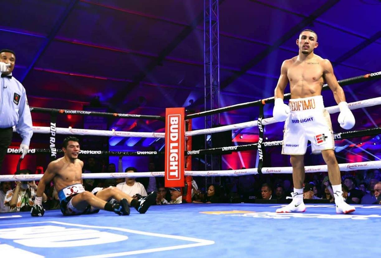 Teófimo López mandó a Pedro Campa a la lona tras duros golpes.