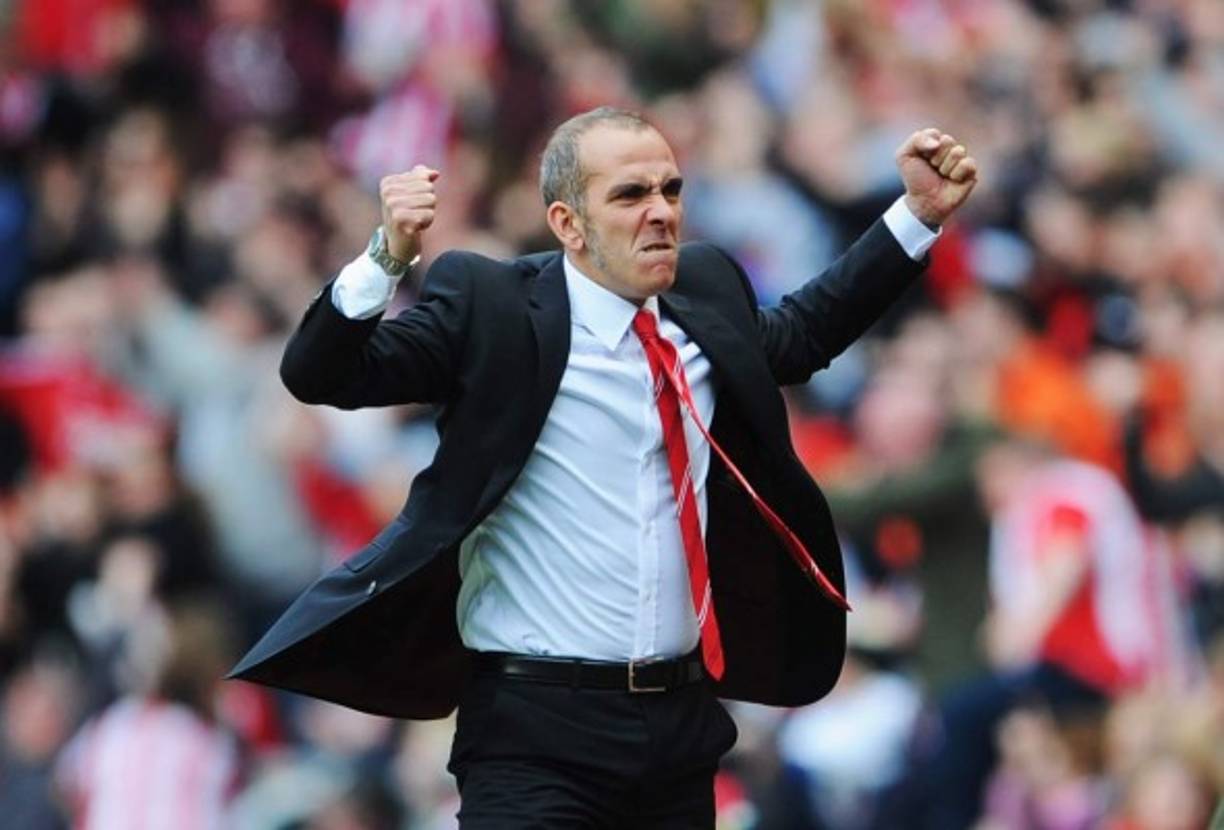 Paolo Di Canio. En el Sunderland de la Premier League, el italiano prohibió: el café, la mayonesa, el hielo, los celulares y cantar en la fucha.