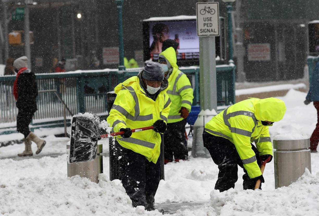 Mientras ayer las autoridades recomendaron a los ciudadanos evitar los desplazamientos, hoy se levantó la alerta aunque se sigue pidiendo prudencia en las carreteras.