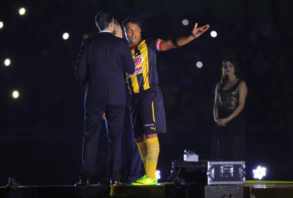 Pavón junto a Fernando Fiore y Mauricio Kawas que han sido los maestros de ceremonia del evento.
