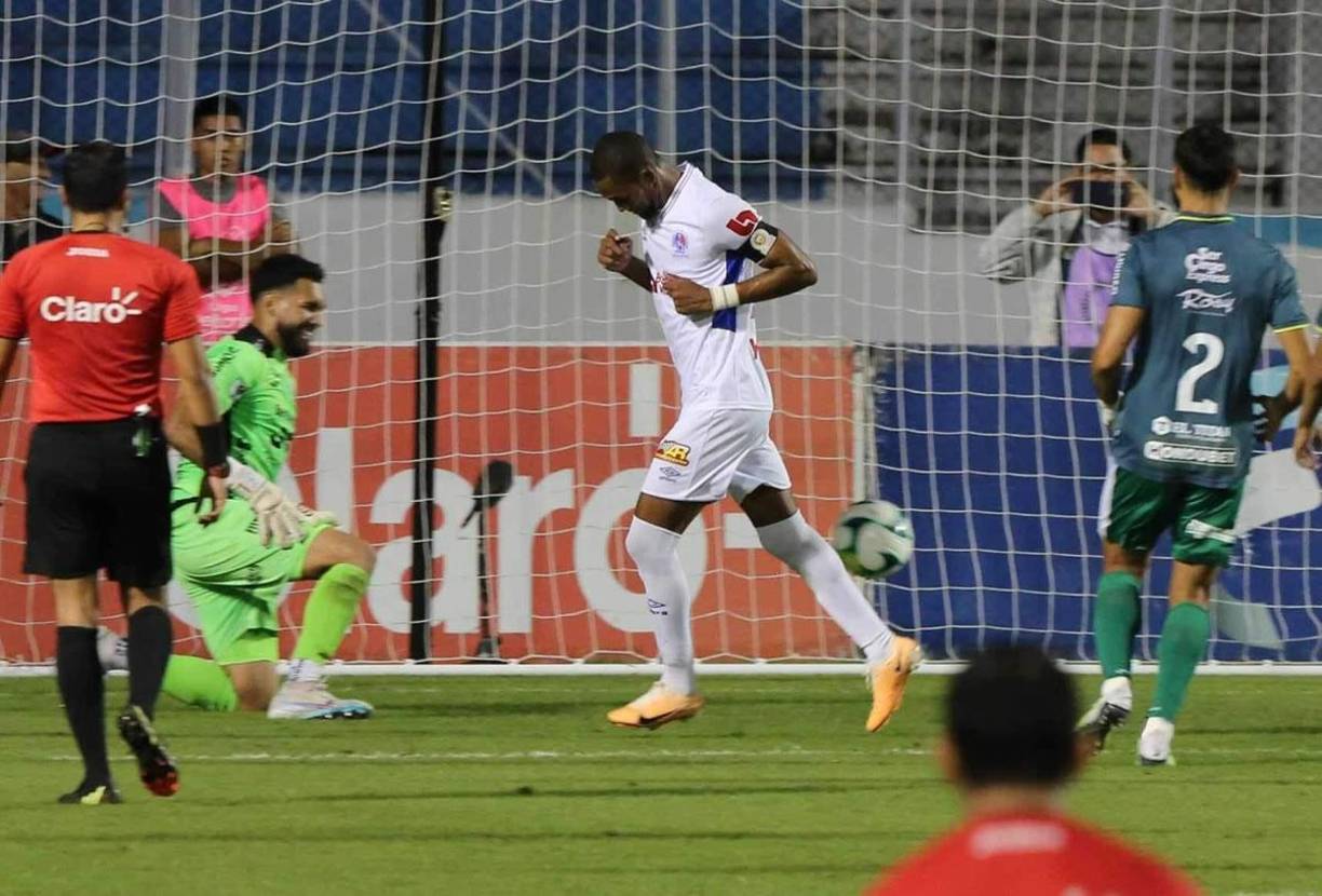 El capitán del Olimpia fusiló con un penal a César Samudio para el completar su triplete y firmar el 4-1 del Olimpia.